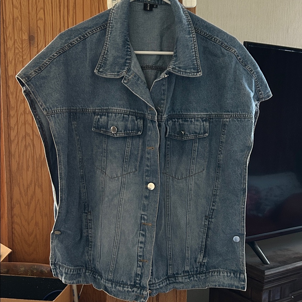 Classic Sleeveless Denim Jacket - Blue Jean Vest